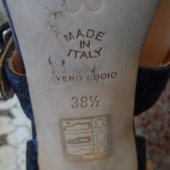 Moschino Cheapandchic Black Textured Leather Black Heels Size 38.5B - Picture 16 of 16